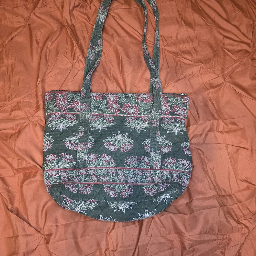 Vera Bradley Floral Tote in‎ Gray and Pink